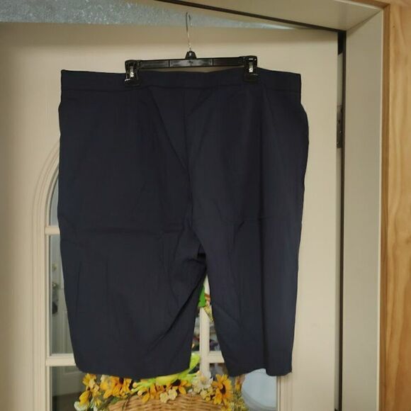 Sag Harbor Stretch Pull On Navy Blue Bermuda Shorts Size Women's 24W - Picture 2 of 3